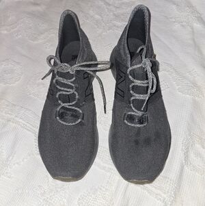 New Balance Men's ROAV Black & Gray Athletic Sneakers Size 11.5 Like New!!